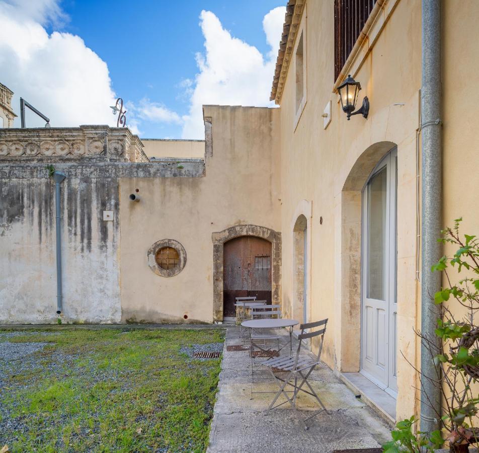 Hotel Palazzo Trigona Dependance Noto Esterno foto